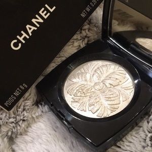 chanel camelia de plumes highlighter